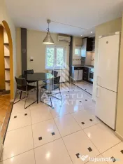 Apartament de vanzare cu 3 camere, 2 bai, 2 balcoane, zona Girocului 