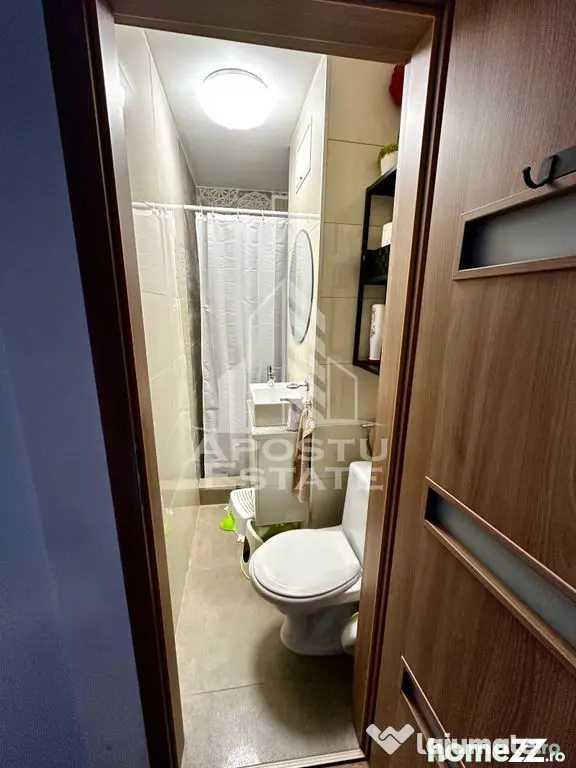 Apartament cu 4 camere de vânzare , renovat, decomandat,Gheorghe Lazar - Timisoara (Timis)