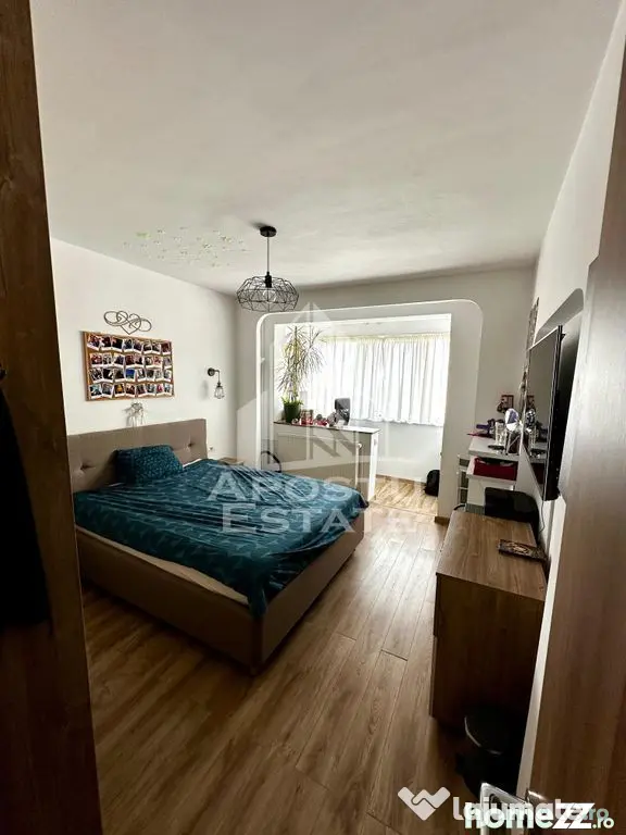 Apartament cu 4 camere de vânzare , renovat, decomandat,Gheorghe Lazar - Timisoara (Timis)