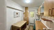 Apartament cu 3 camere, decomandat, zona Lipovei 