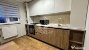 Apartament 3 camere , semidecomandat, zona Sagului