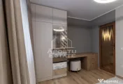Apartament 3 camere , semidecomandat, zona Sagului