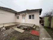 Casa cu 2 camere,centrala proprie, garaj,teren 350 mp ,zona Blascovici 