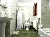 Casa individuala, 6 camere, 3 bai, garaj,acces auto, teren de 411 