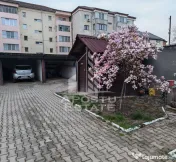 Casa individuala de vanzare cu 4 camere, 2 bai si 2 garaje, Lipovei 
