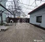 Casa individuala de vanzare cu 4 camere, 2 bai si 2 garaje, Lipovei 