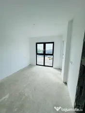 Duplex despartit prin camera tehnica- 4 camere si 3 bai - Ur