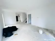 Duplex despartit prin camera tehnica- 4 camere si 3 bai - Ur