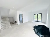 Duplex despartit prin camera tehnica- 4 camere si 3 bai - Ur