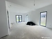 Duplex despartit prin camera tehnica- 4 camere si 3 bai - Ur