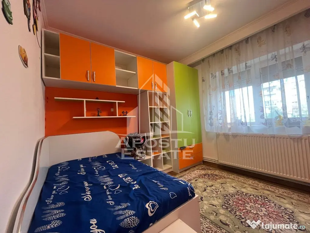 Apartament 3 camere, centrala proprie, zona Confectii - Arad (Arad)