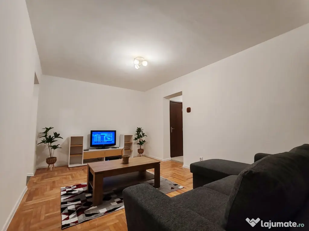 Închiriez apartament cu două camere în Ploiești, zona de sud.