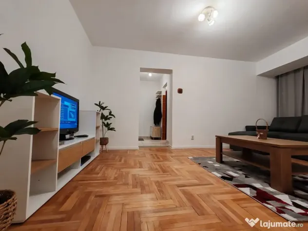Închiriez apartament cu două camere în Ploiești, zona de sud.
