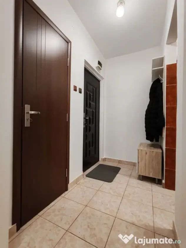 Închiriez apartament cu două camere în Ploiești, zona de sud.