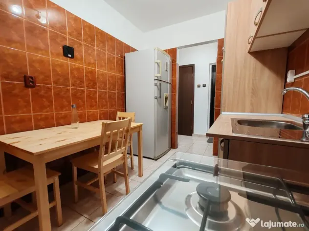 Închiriez apartament cu două camere în Ploiești, zona de sud.