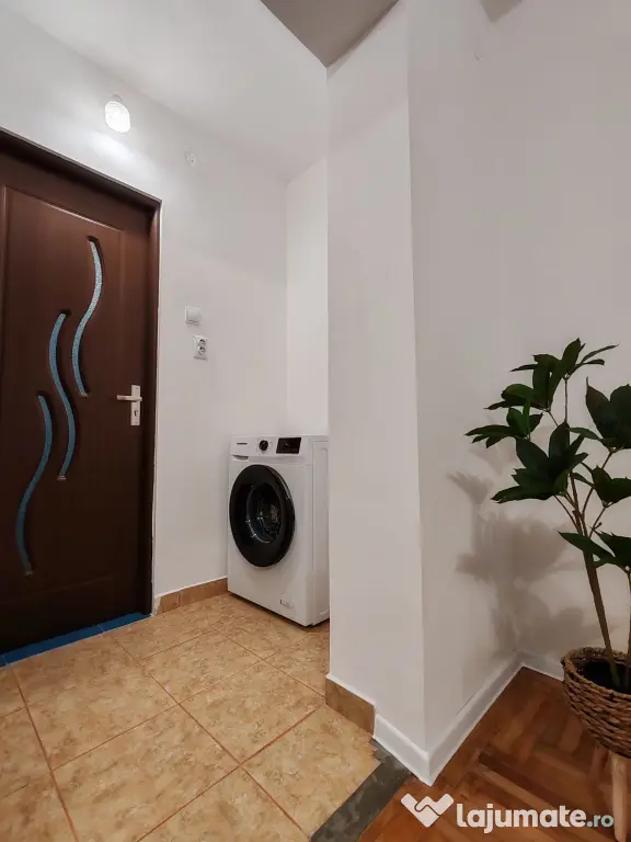 Închiriez apartament cu două camere în Ploiești, zona de sud.