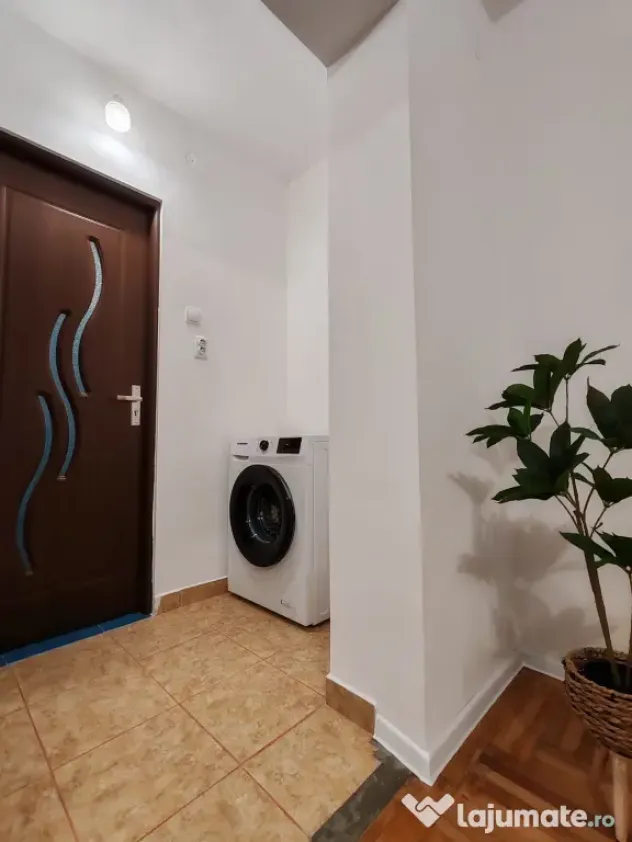 Închiriez apartament cu două camere în Ploiești, zona de sud.