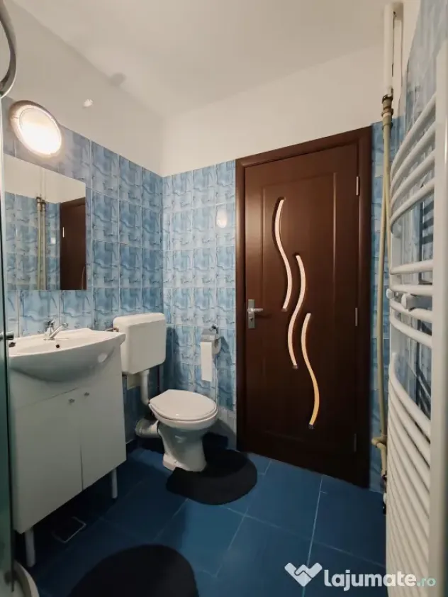 Închiriez apartament cu două camere în Ploiești, zona de sud.
