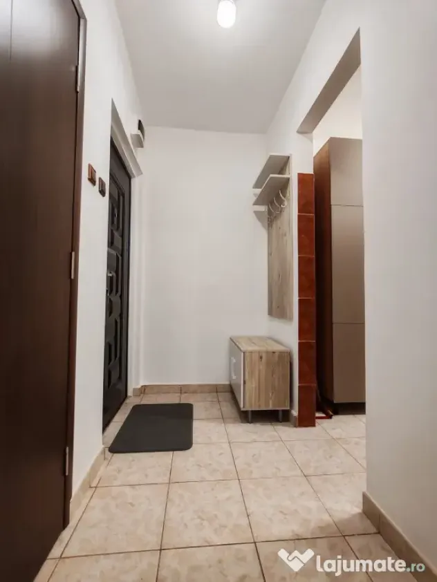 Închiriez apartament cu două camere în Ploiești, zona de sud.