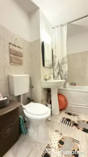 Apartament 70mp utili, 3 camere, 2 bai, parter - zona Toront 