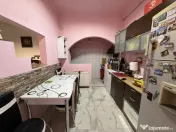 Apartament la curte comuna, 70 mp utili, parter + mansarda -