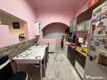 Apartament la curte comuna, 70 mp utili, parter + mansarda -