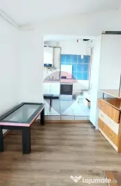 Casă / Vilă cu 3 camere de vânzare în zona Schei 
