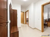 Garsoniera cu gradina privata si loc de parcare, zona Coresi 