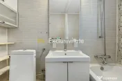 Central-Eremia, ap. 3 camere, 2 băi + boxă,proaspăt zugrăvit, et.2