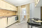 Central-Eremia, ap. 3 camere, 2 băi + boxă,proaspăt zugrăvit, et.2 