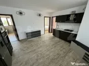 Apartament la casă cu 3 camere decomandate, în Dâmbul Rot 
