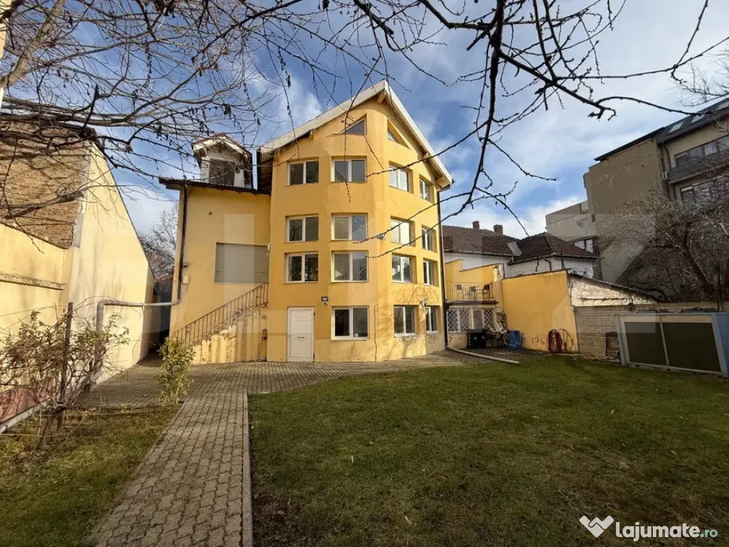 Clădire reprezentativă SAD | D+P+E | 15 încăperi | Curte - Timisoara (Timis)