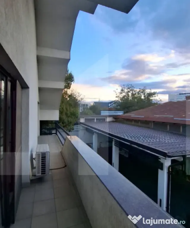 Vilă spațioasă, 342 mp, teren 657 mp, ideală rezidență - Slatina (Olt)