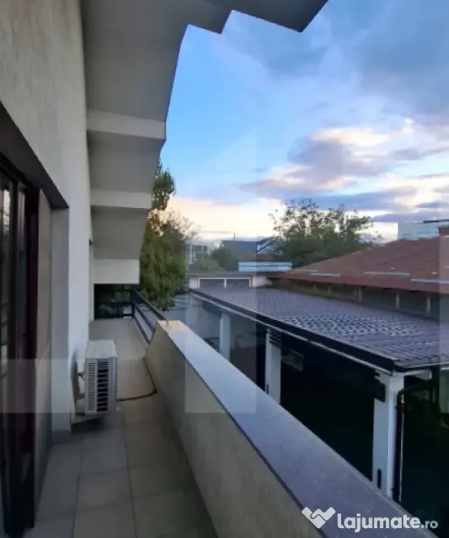 Vilă spațioasă, 342 mp, teren 657 mp, ideală rezidență - Slatina (Olt)