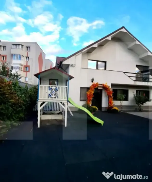 Vilă spațioasă, 342 mp, teren 657 mp, ideală rezidență - Slatina (Olt)