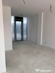 Spatiu comercial - incalzire in pardoseala - loc de parcare 