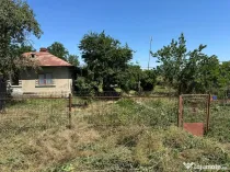 Vand casa batraneasca cu utilitati pe teren de 1200mp Andrasesti