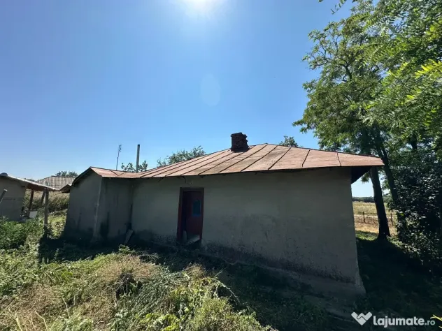Vand casa batraneasca cu utilitati pe teren de 1200mp Andrasesti - Andrasesti (Ialomita)
