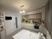 Apartament de cu 3 camere, vizavi de Mall Vitan, centrala proprie, parcare 
