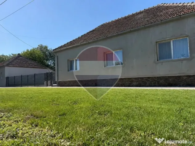 Casă / Vilă cu 5 camere de vânzare în zona Nord - Ineu (Arad)