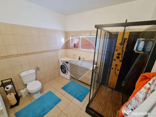 Casă / Vilă cu 5 camere de vânzare în zona Nord - Ineu (Arad)