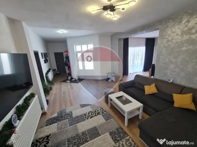 Casă / Vilă cu 5 camere de vânzare în zona Nord - Ineu (Arad)