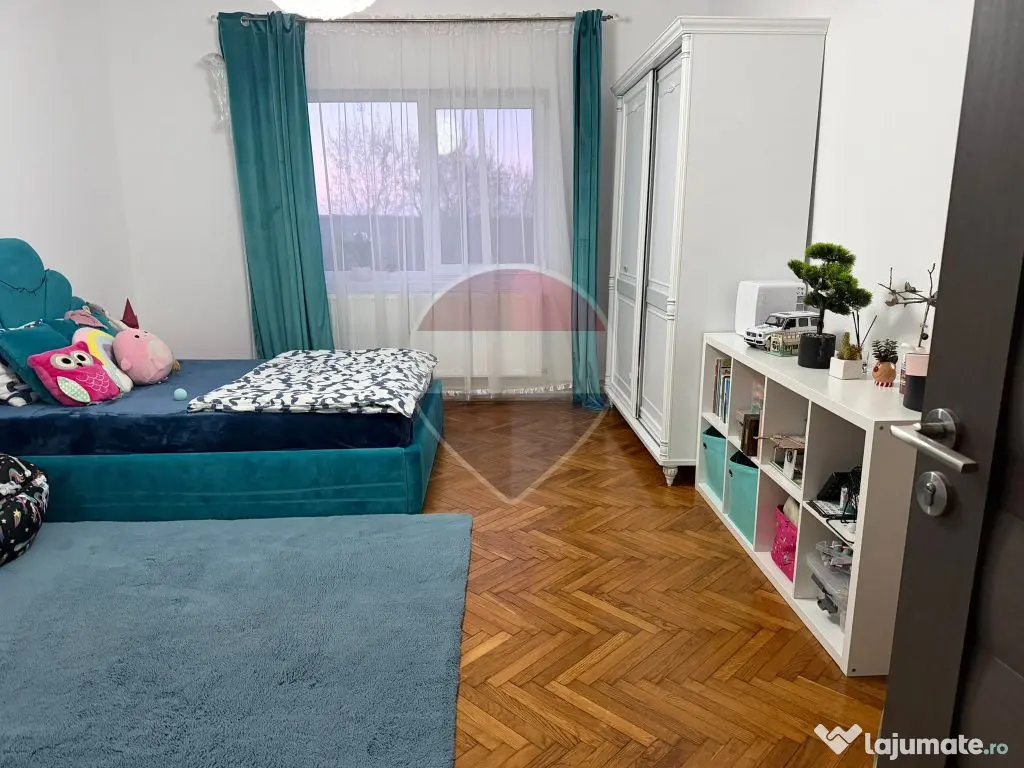 Casă / Vilă cu 5 camere de vânzare în zona Nord - Ineu (Arad)