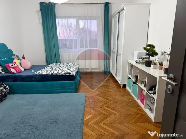 Casă / Vilă cu 5 camere de vânzare în zona Nord - Ineu (Arad)