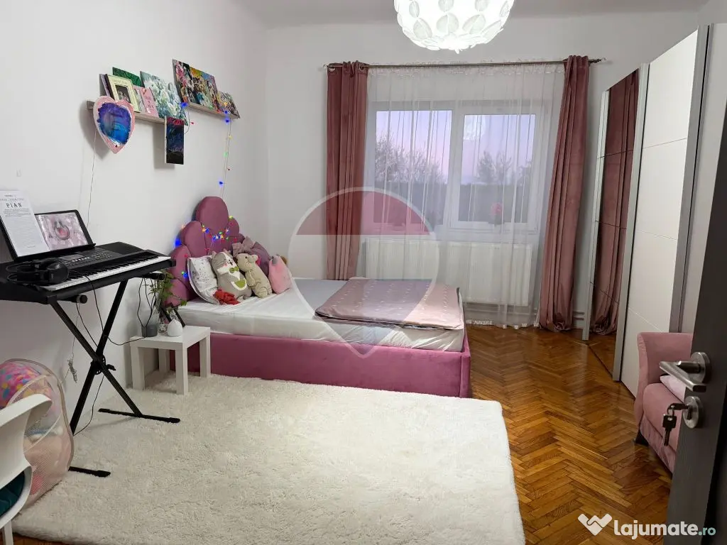 Casă / Vilă cu 5 camere de vânzare în zona Nord - Ineu (Arad)