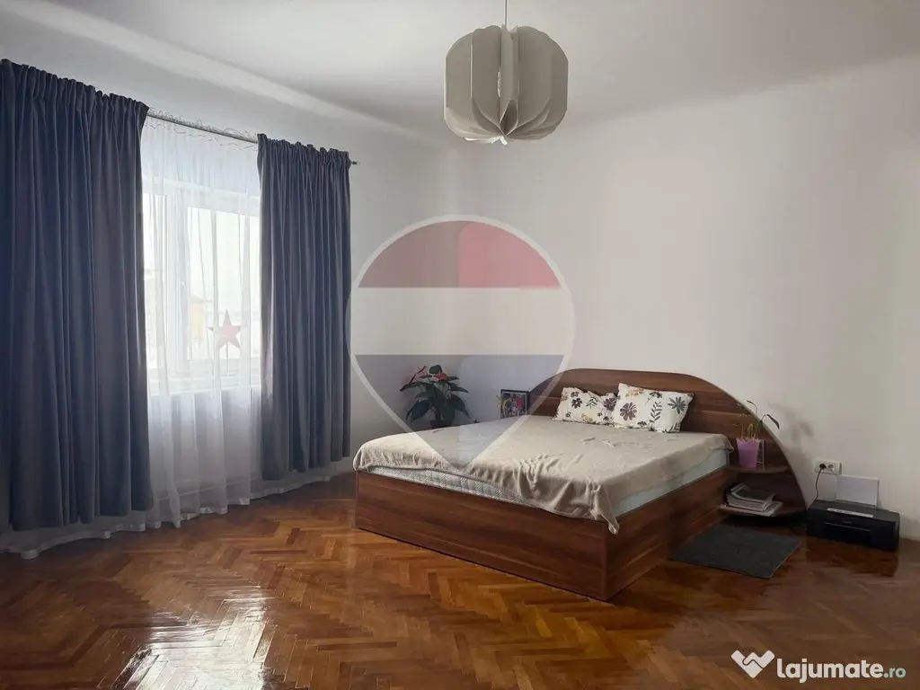 Casă / Vilă cu 5 camere de vânzare în zona Nord - Ineu (Arad)