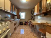 Apartament cu 3 camere, cu boxa si garaj, etaj 2 - Dambovita 