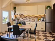 Apartament de vanzare cu 3 camere si balcon zona Mihai Vitea