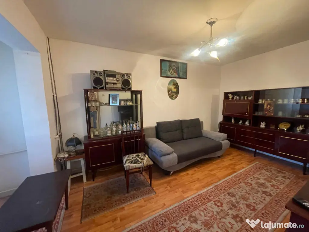 Garsoniera decomandata de renovat, Rovine, zona Parculet - Craiova (Dolj)