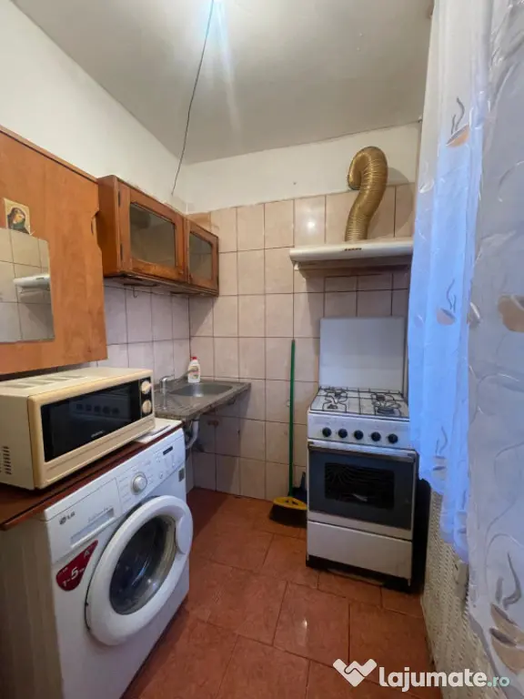 Garsoniera decomandata de renovat, Rovine, zona Parculet - Craiova (Dolj)